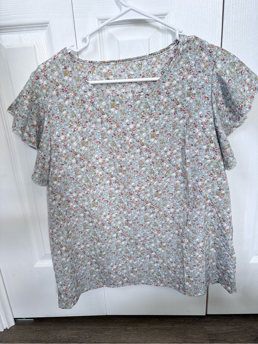 SHEIN Light Blue Floral Flutter Sleeve Blouse